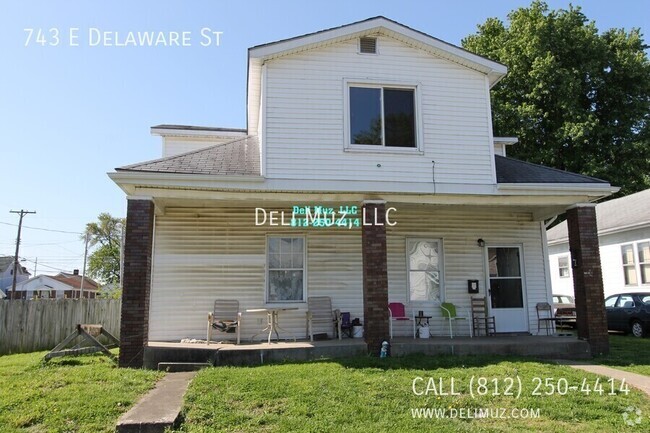 Building Photo - 743 E Delaware St Rental