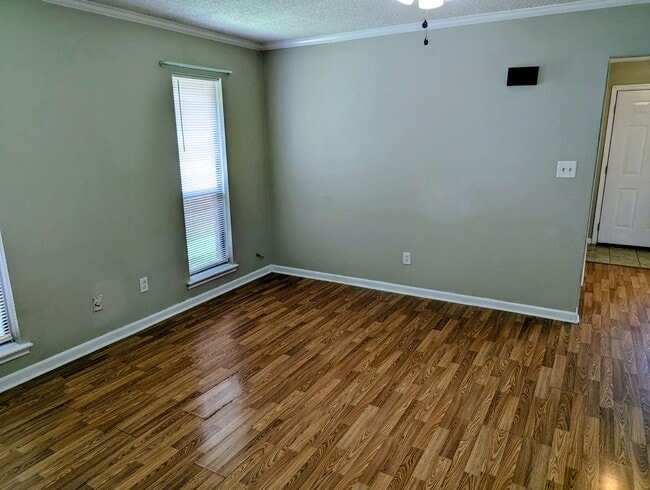 Photo - CUTE 3 BEDROOM 2 BATH! WITH A LARGE BACK YARD!