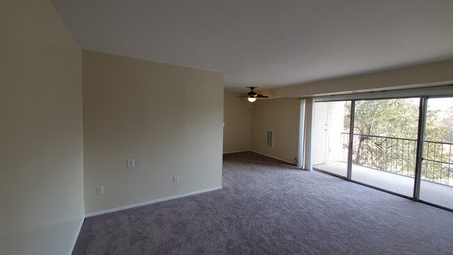 Building Photo - 7700 Arehart Dr Unit 1212