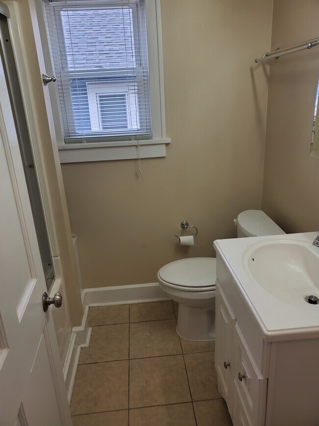 Photo - 1206 E 8th St Unit 3