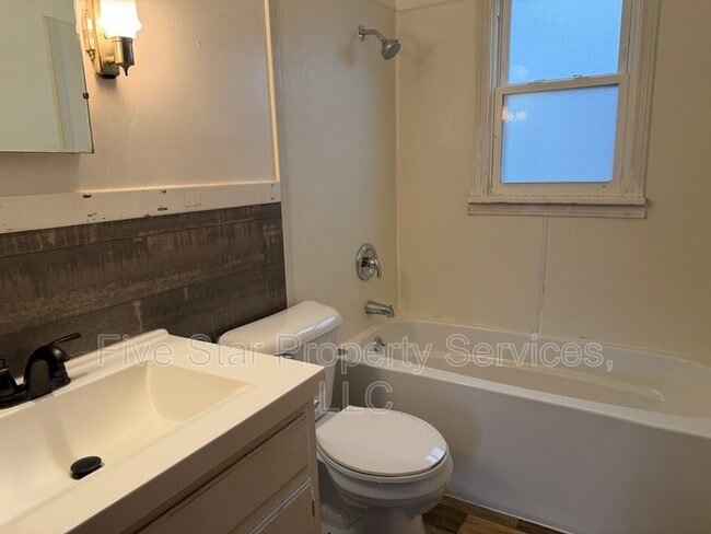 Photo - 108 N 24th St
