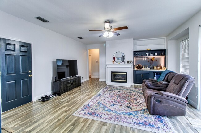Photo - 1207 E Esther St