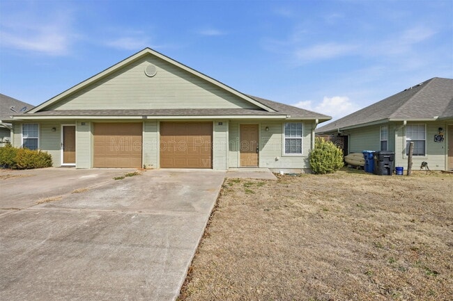 Building Photo - 1019 Rice St