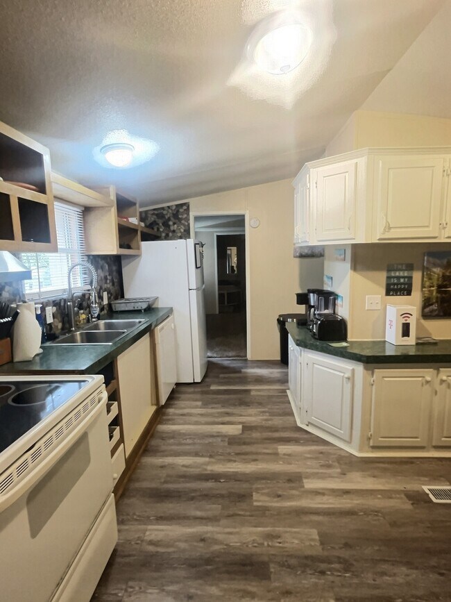 Photo - 214 Ridgeside Ct