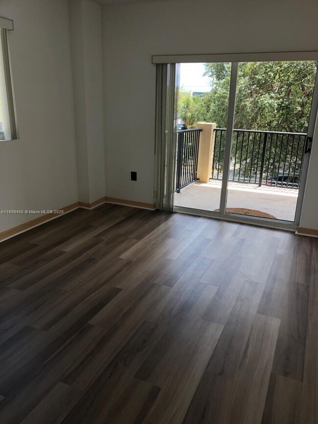 Photo - 3410 Coral Way Unidad 307