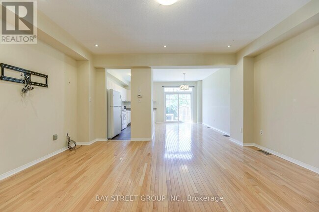 Photo - 2413 Whistling Springs Crescent