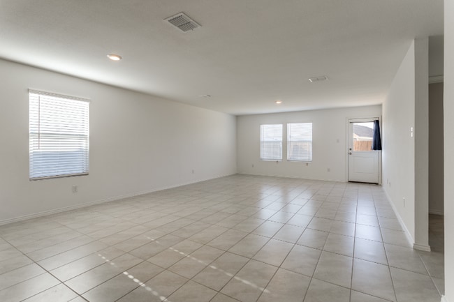 Photo - 111 Lemongrass Dr