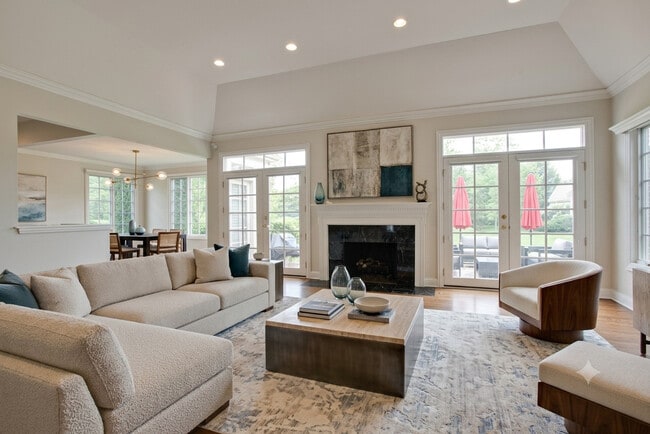 Photo - 655 S Buckingham Ct