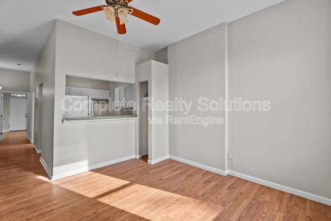 Building Photo - 3021 Iowa Ave Unit 1f