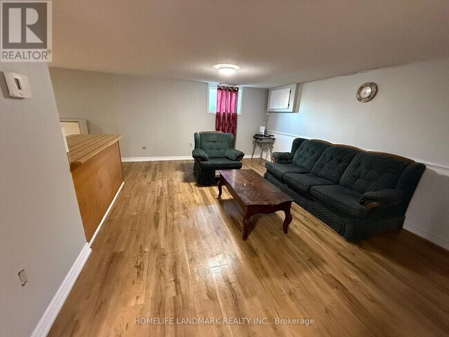 Photo - 174 Colborne St W