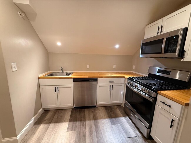 Building Photo - 52 Myrtle Ave Unit #3