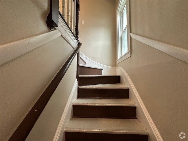 Building Photo - 13 Withington St Unit 2 Rental