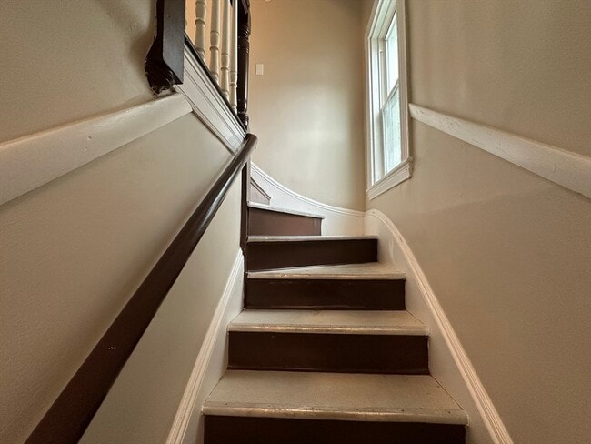 Building Photo - 13 Withington St Unit 2 Rental