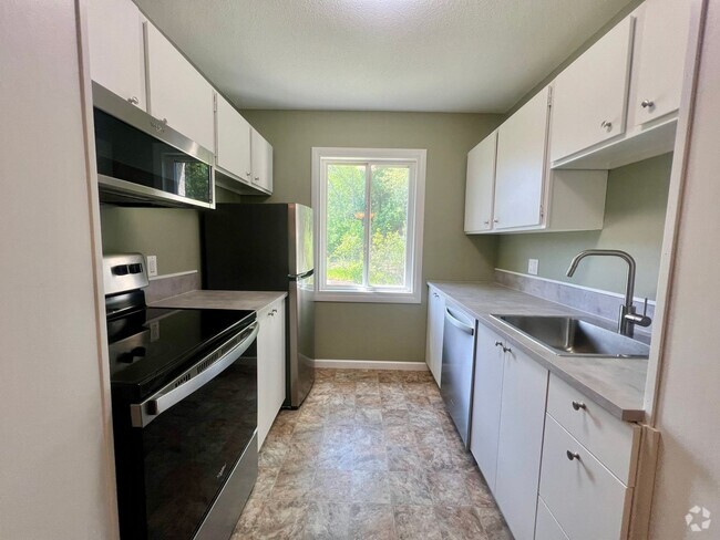 Building Photo - 1 Bedroom, 1 Bathroom Apartment In Desirab... Unit 35