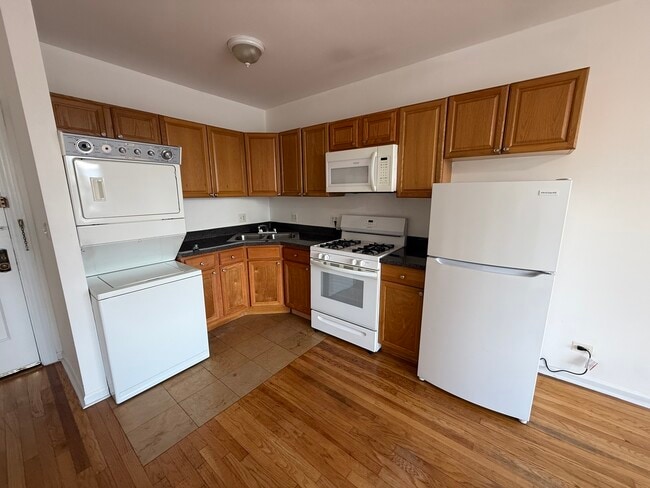 Photo - 3150 N Laramie Ave Unit 2B
