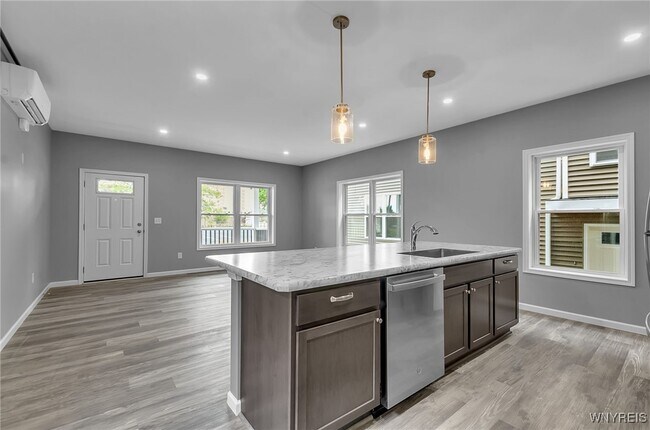 Photo - 140 Seymour St