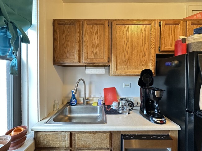 Photo - 1911 W Larchmont Ave Unidad B4