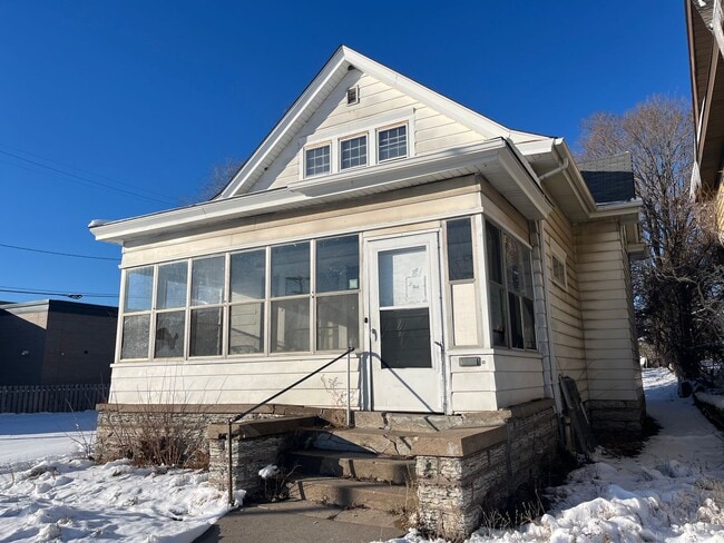 Building Photo - 125 Como Ave Unit 2