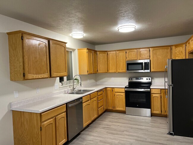 Photo - 165 W 700 N St
