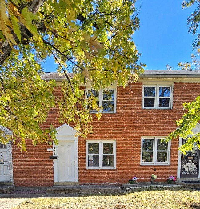Photo - 1005 Cameron Rd