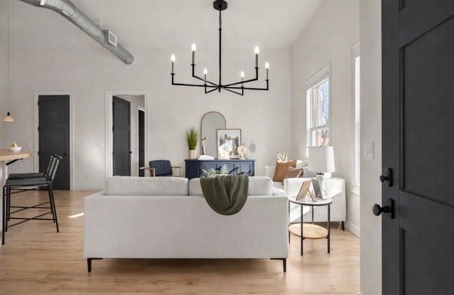 Building Photo - Gorgeous loft style condo in Downtown FC! Unit 102