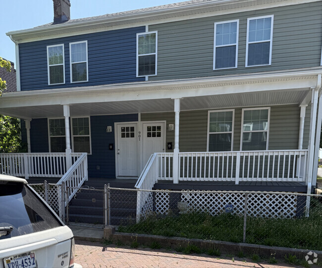 Building Photo - 901 N 27th St Unit Apt 1