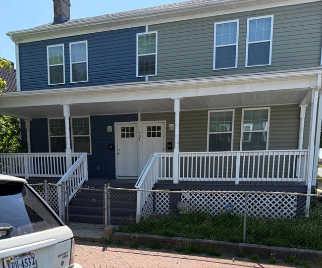 Building Photo - 901 N 27th St Rental