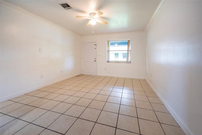 Photo - 6170 Southwest 43rd Street, # 1-2 Unidad # 1-2