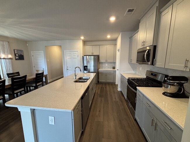 Photo - 702 Whitebark Dr