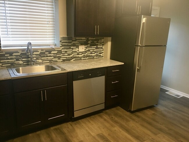 Photo - *** Duplex Style Apartment * Pet Friendly * Renovated * Available Now * Granite Counters * Stainl... Unidad 120