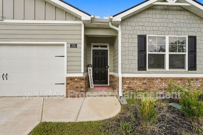Photo - 715 Hollis Ave