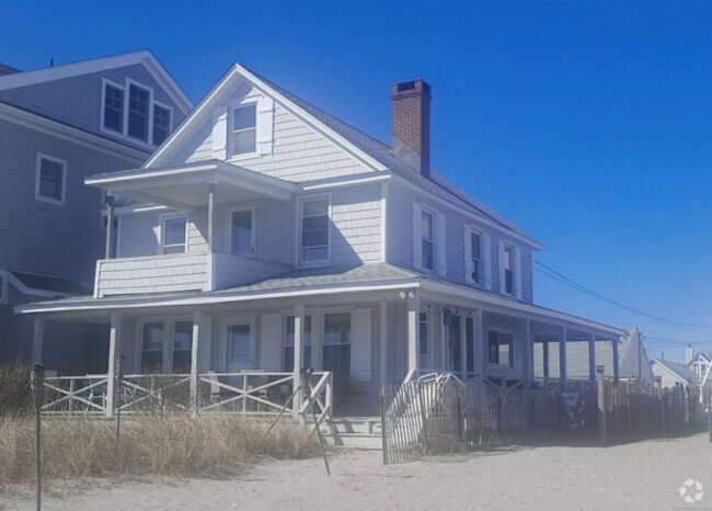 Building Photo - 655 Fairfield Beach Rd Rental