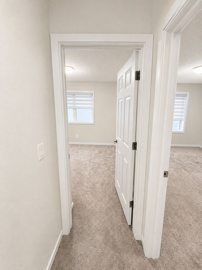 Photo - 819 Windbury St SW
