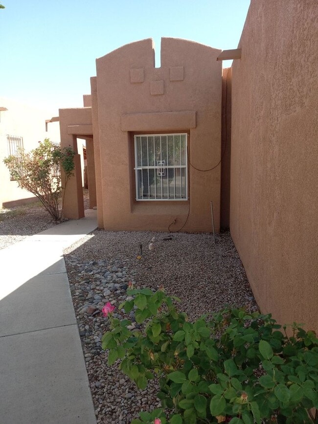 Photo - **3 Bedroom 2 Bathroom in Southwest ABQ!! ** AVAILABLE NOW **