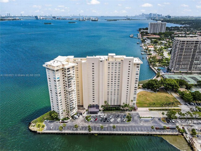 Building Photo - 11111 Biscayne Blvd Unit 17F Rental