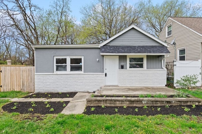 Building Photo - 2707 Woodland Ave