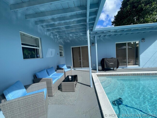 Photo - 6456 Custer St
