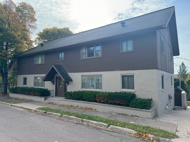 Photo - 930 Elm St Unit 1