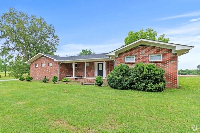 Building Photo - Charming Full Brick Home in Peaceful Count...