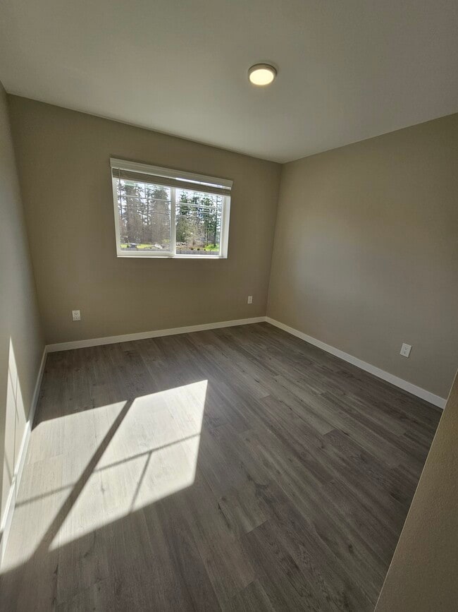 Photo - 11122 Vickery Ave E