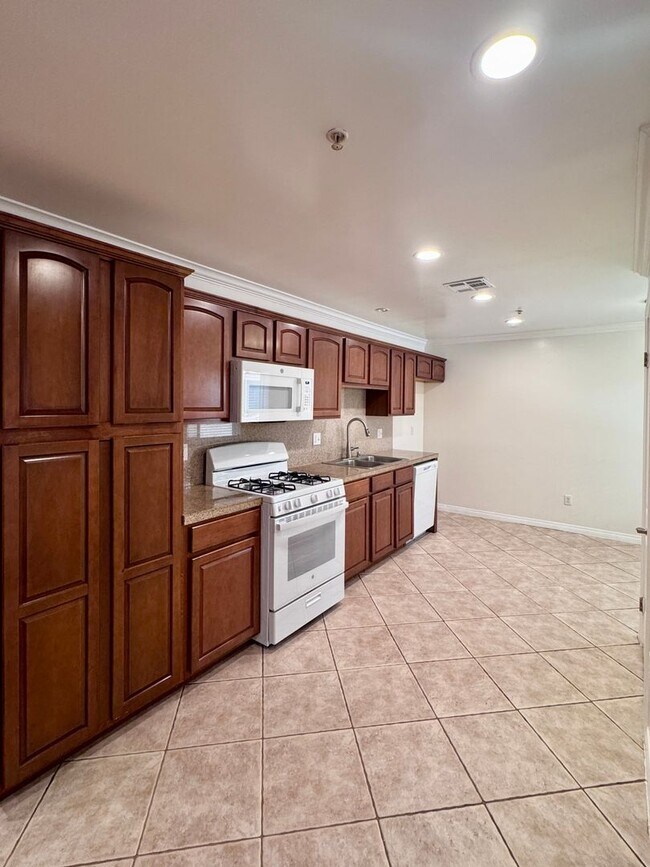 Photo - Spacious 3 bedroom condo in Van Nuys Unidad 301