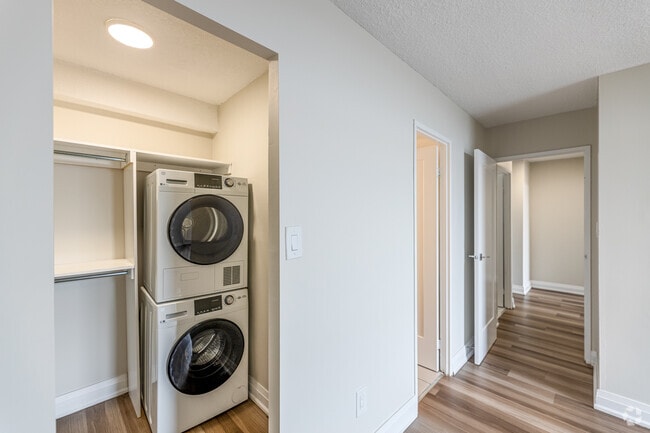 3BR, 1.5BA - 378 Vine