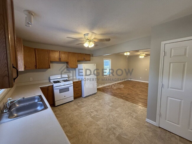 Photo - 1323 Broadway Ave NW