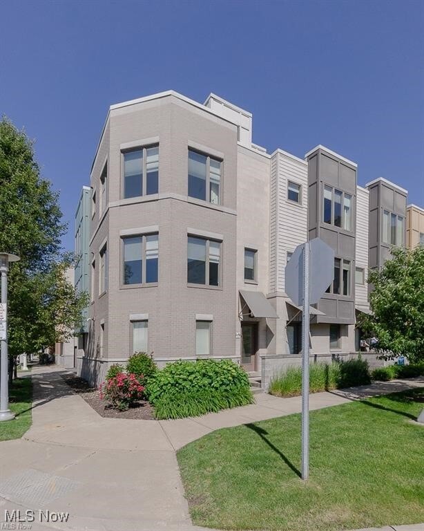 Building Photo - 1419 E 14th St Rental