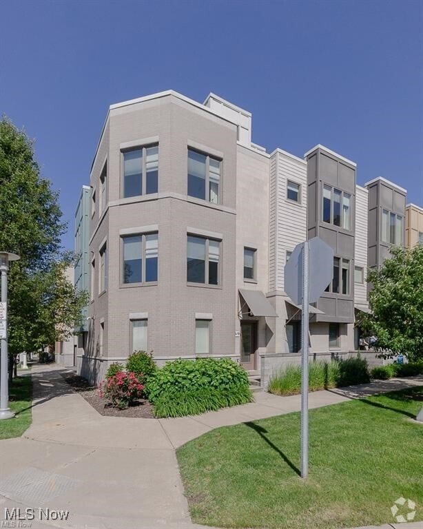 Building Photo - 1419 E 14th St Rental