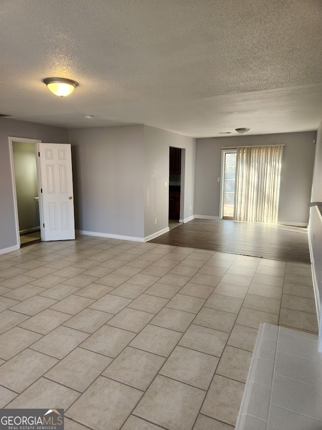 Photo - 6223 Klondike River Rd