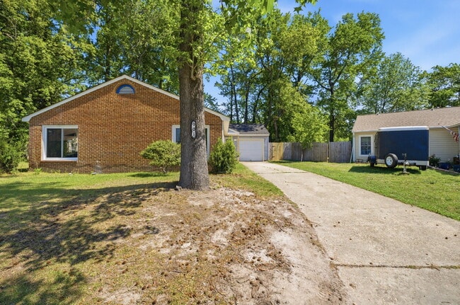 Building Photo - 3 BEDROOM RANCH HOME WITH GARAGE FOR RENT IN CENTRAL VIRGINIA BEACH!