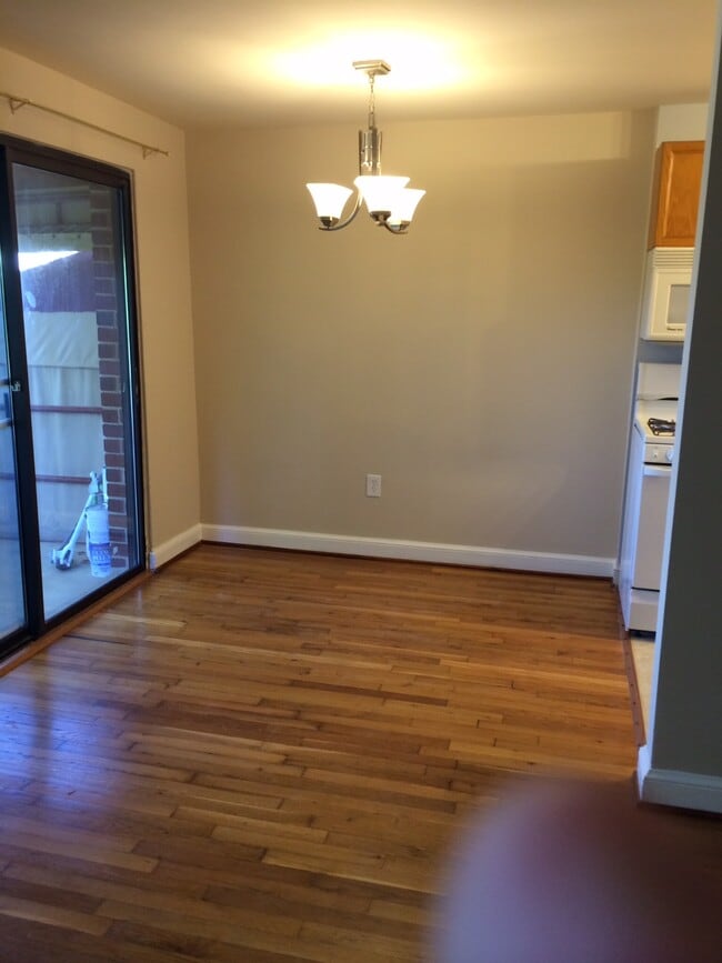 Building Photo - 1575 N Colonial Ter Unit 403