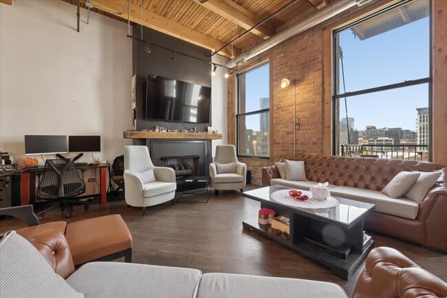 Photo - 616 W Fulton St