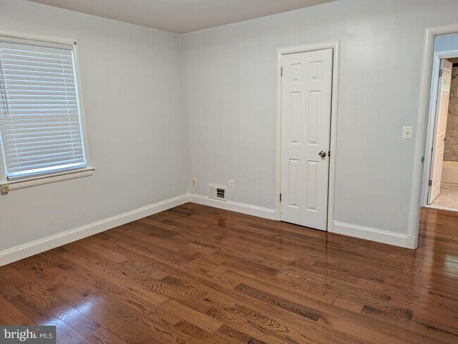 Photo - 5504 Kirby St